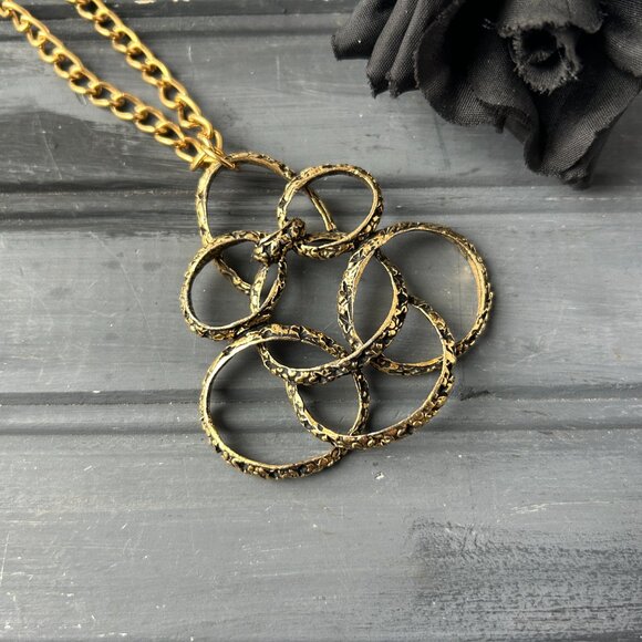 Gold Metal Necklace w Pendant - Picture 3 of 10